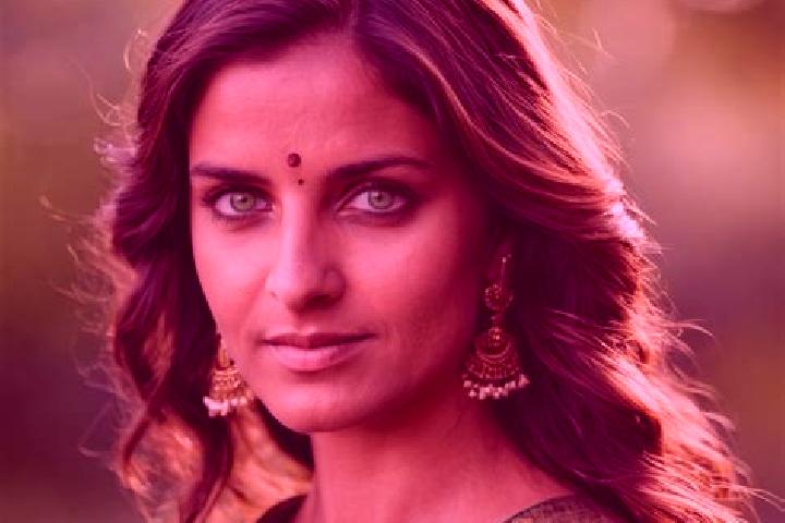 Nora, 21, a red green-eyed indian companion based in Chiheru de Jos. Offering Erotic Massage, OWO, Roleplay. Available for incall and outcall, overnight book...