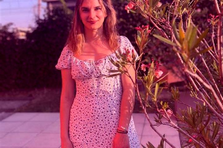 Nora, 21 — Escort in Bevenais, France