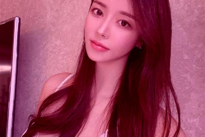 Nora, 21 — Escort in Chereusa, Romania