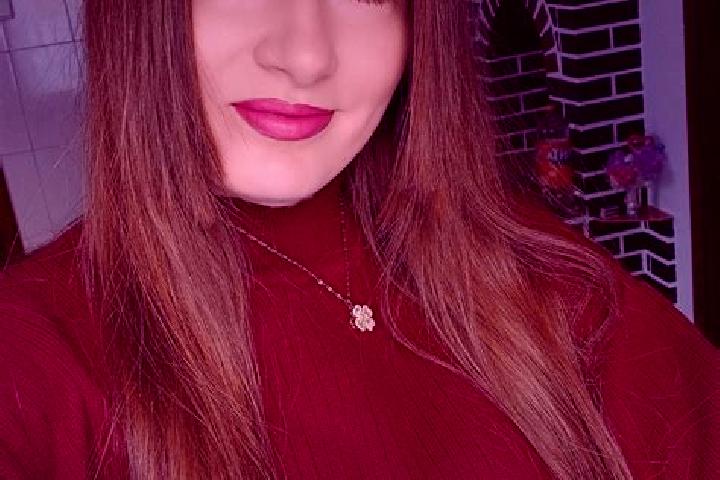 Nora, 21 — Escort in Fundu Hertii, Romania
