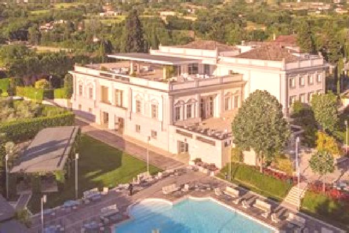 Nora, 21 — Escort in Mirabella Eclano, Italy
