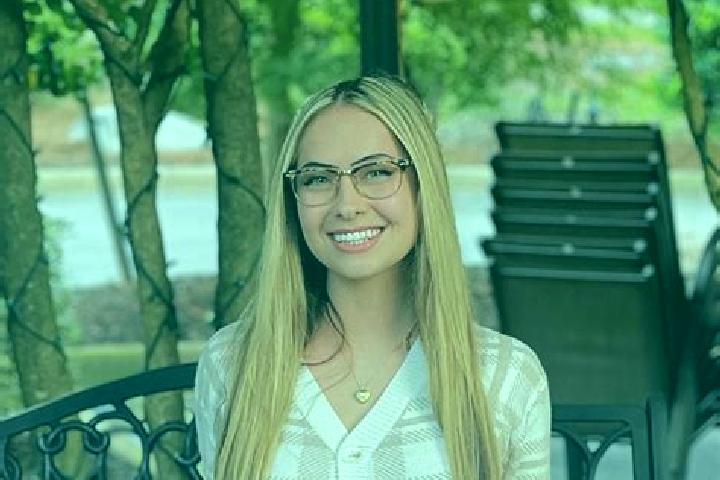 Nora, 21 — Escort in Moyock, United States