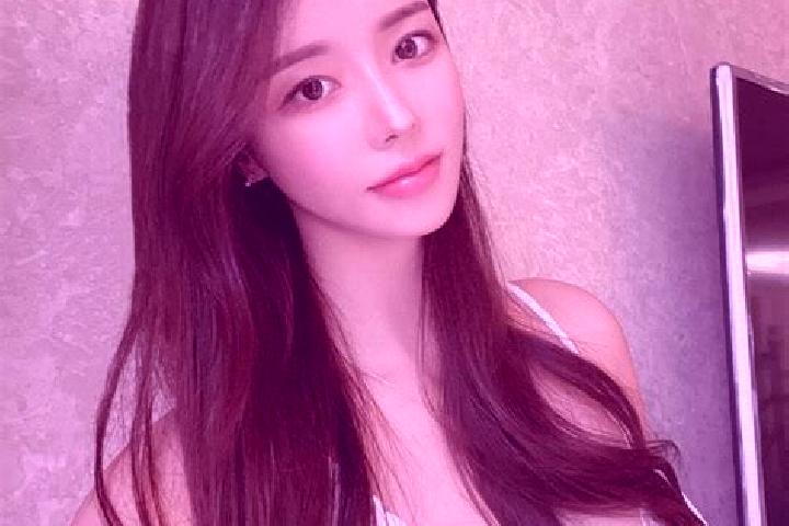 Nora, 21 — Escort in Shuitianba, China