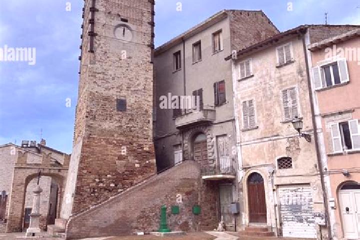 Nora, 21 — Escort in Spinetoli, Italy