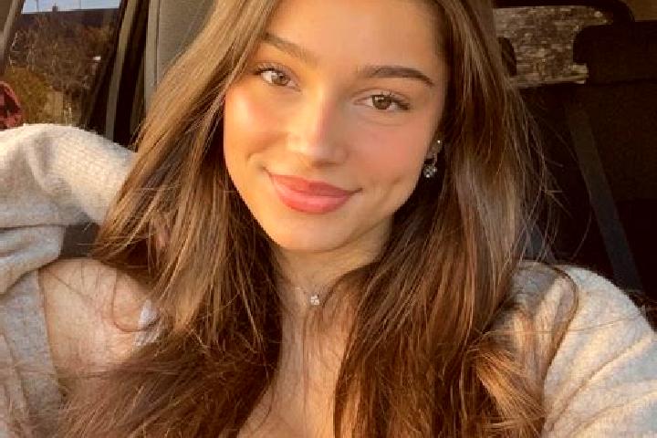 Nora, 22, a brunette amber-eyed caucasian companion based in Doualeba. Offering OWO, Deep French Kissing, Roleplay, Party Girl. Available for incall and outc...