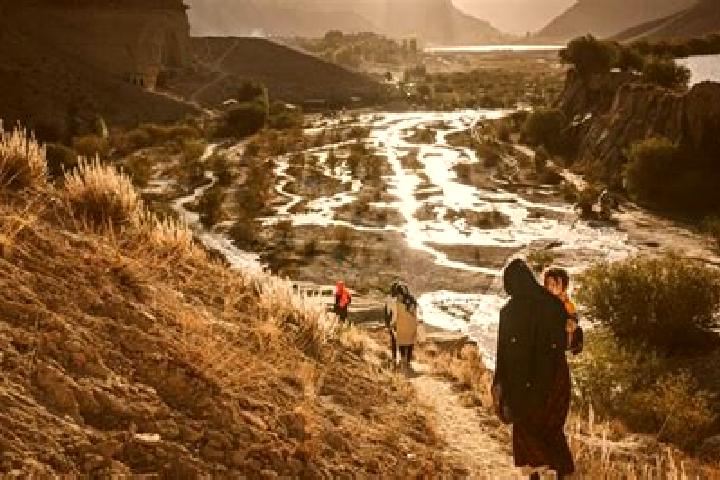 Nora, 22 — Escort in Bazar-e Yakawlang, Afghanistan