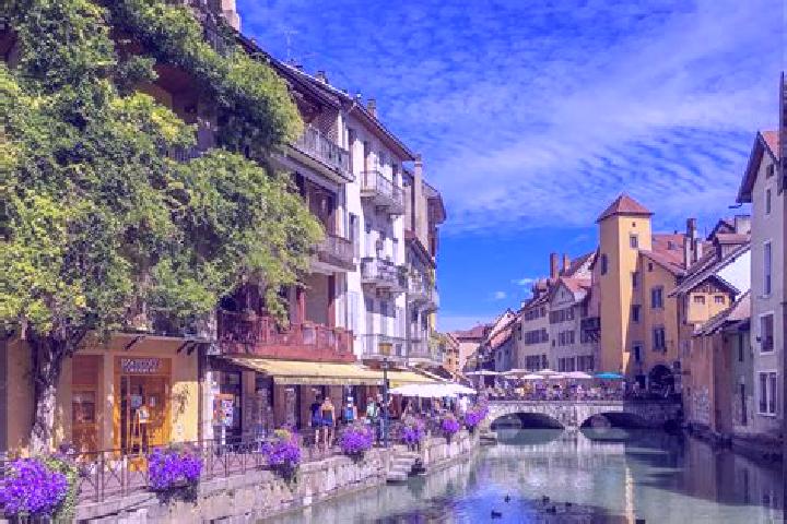 Nora, 22 — Escort in Marcellus, France