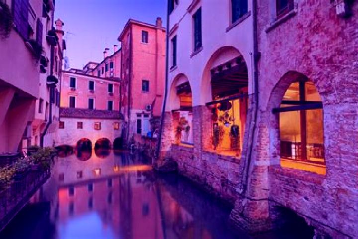 Nora, 22 — Escort in Quinto di Treviso, Italy