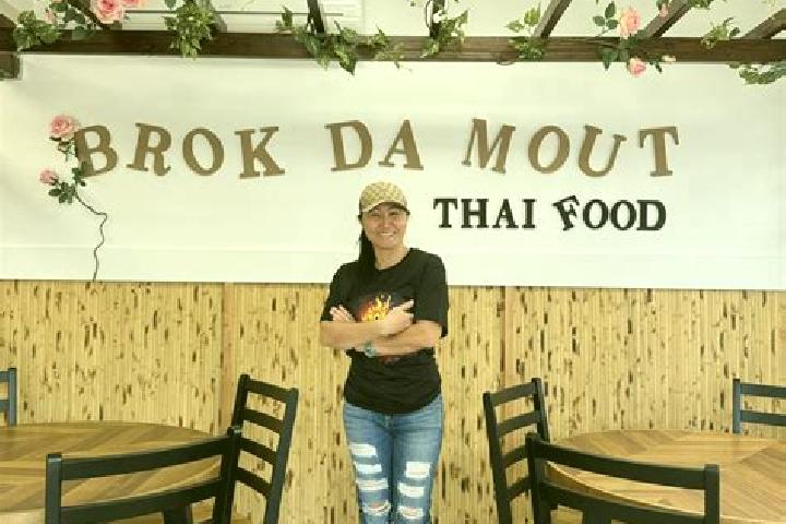 Nora, 23 — Escort in Brok, Poland