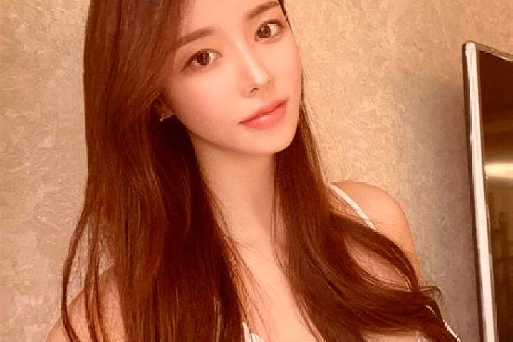 Nora, 23 — Escort in Habartov, Czech Republic
