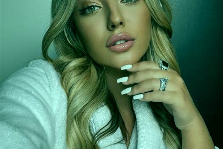Nora, 23 — Escort in Sendriceni, Romania
