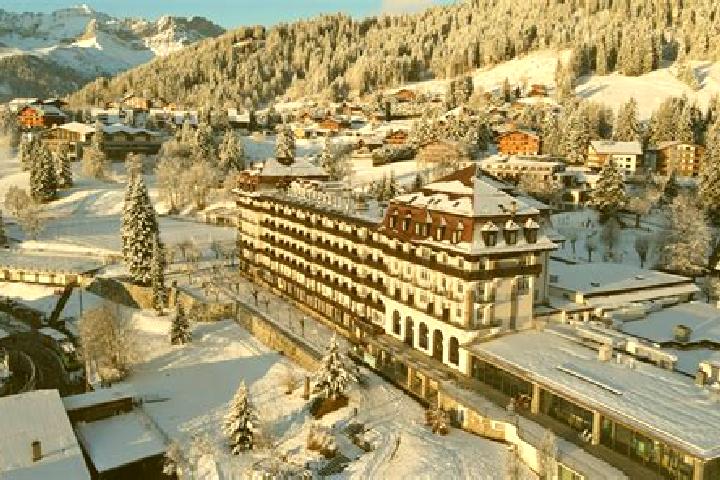 Nora, 23 — Escort in Villars-sur-Ollon, Switzerland