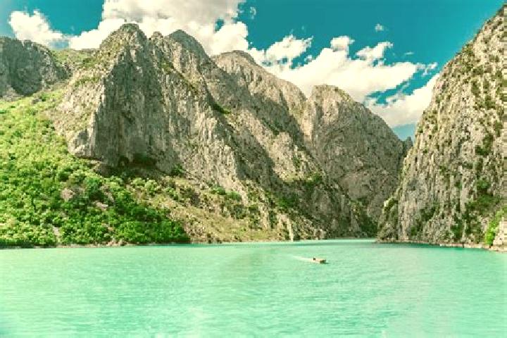 Nora, 23 — Escort in Voskopoje, Albania