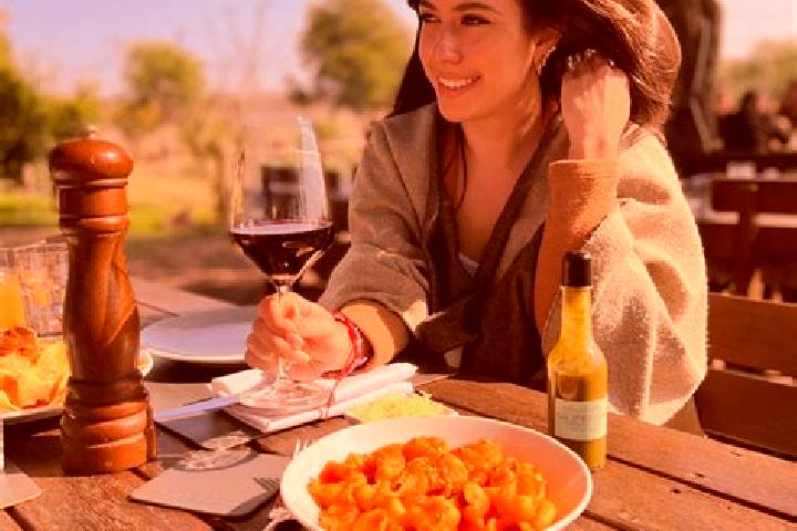 Nora, 24 — Escort in Chanar Ladeado, Argentina