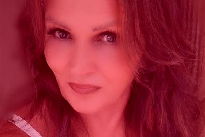 Nora, 24 — Escort in Ladner, Canada