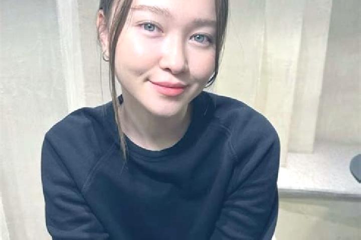 Nora, 25, a red blue-eyed asian companion based in Trnava pri Laborci. Offering Overnight, OWO, Massage, Fetish, GFE. Available for incall and outcall, day a...