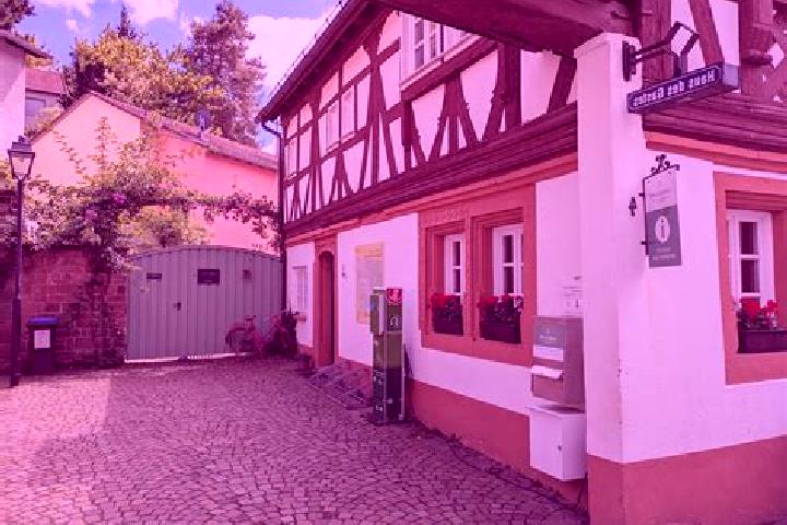 Nora, 25 — Escort in Leinsweiler, Germany