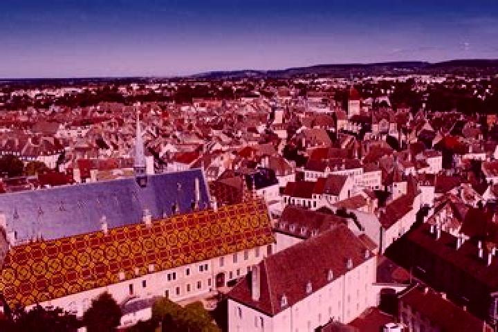 Nora, 25 — Escort in Vignoles, France