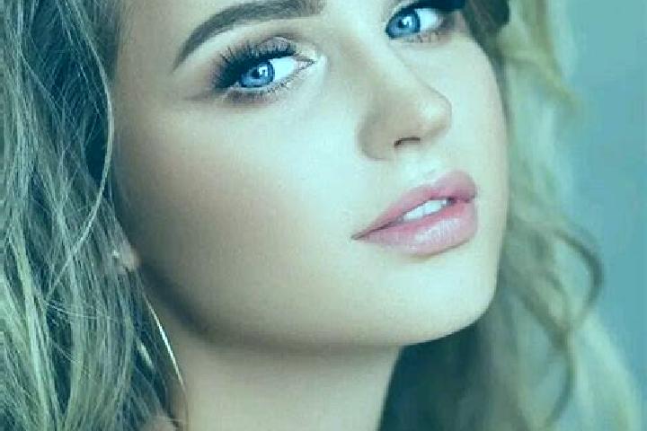 Nora, 26, a dark blonde blue-eyed european companion based in Maxtha. Offering Party Girl, Massage. Available for incall and outcall, day and evening dates.