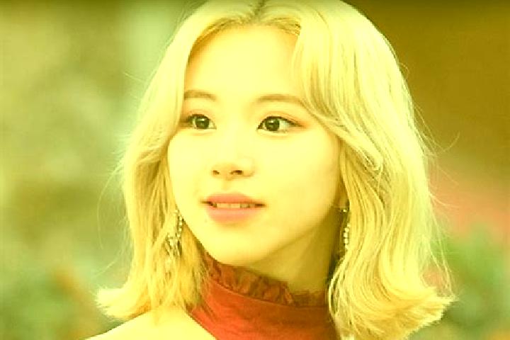 Nora, 26 — Escort in Chaeryong-up, North Korea