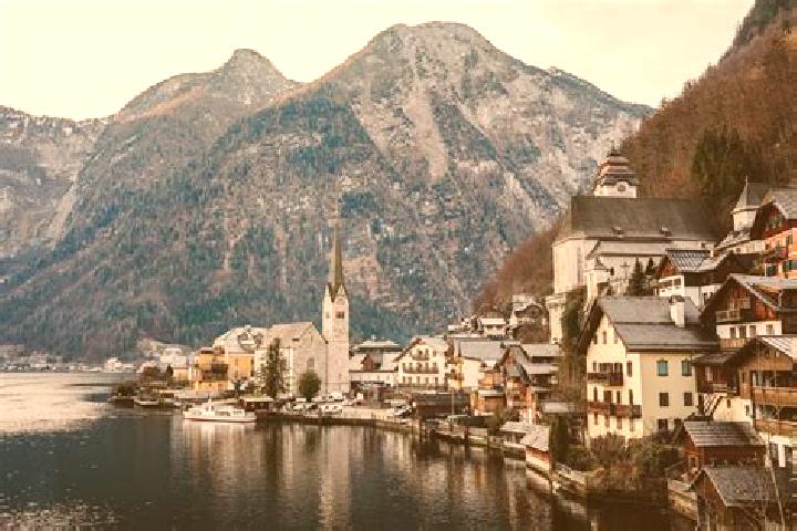 Nora, 26 — Escort in Hallstatt, Austria
