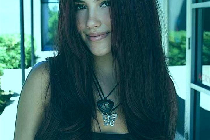 Nora, 27, a auburn dark-eyed caucasian companion based in Steinthaleben. Offering Striptease, Couples, Massage. Available for incall and outcall, overnight b...