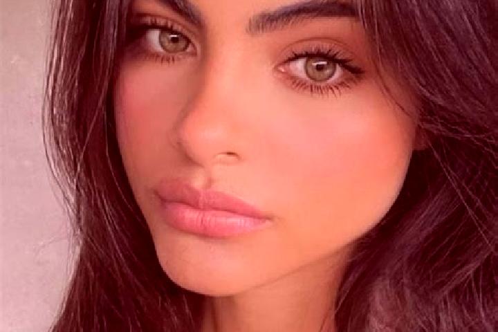 Nora, 27, a brunette green-eyed slavic companion based in Comines. Offering Fetish, Striptease, Couples. Available for incall and outcall, day and evening da...