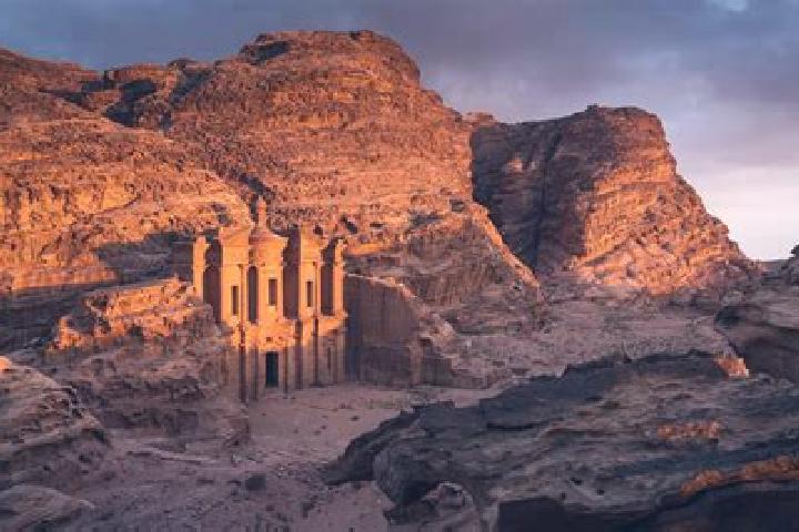 Nora, 27 — Escort in Dayr Alla, Jordan