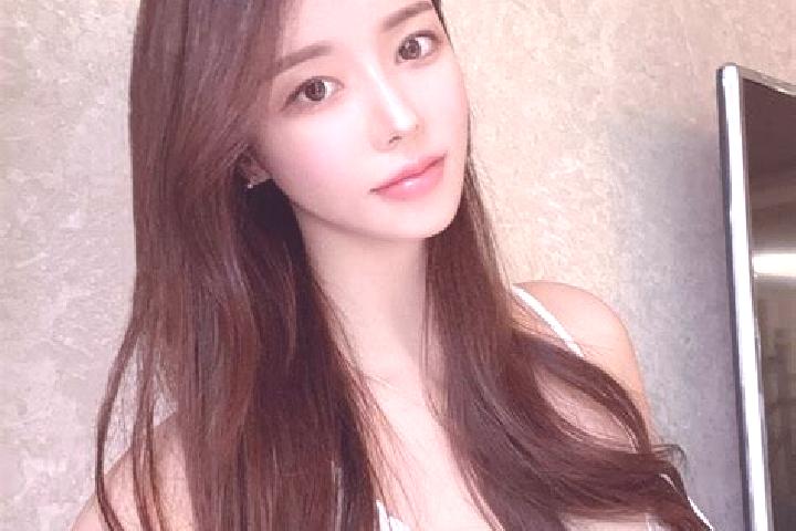Nora, 27 — Escort in Huangmen, China