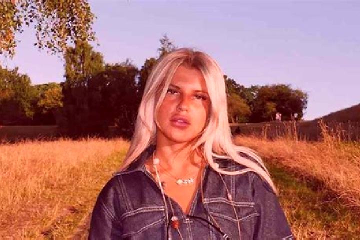 Nora, 27 — Escort in Khallat an Nu man, Palestine