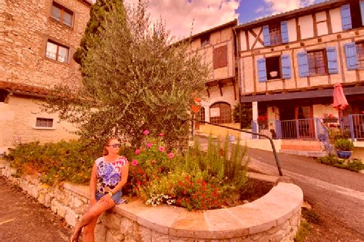 Nora, 27 — Escort in Montaigu, France