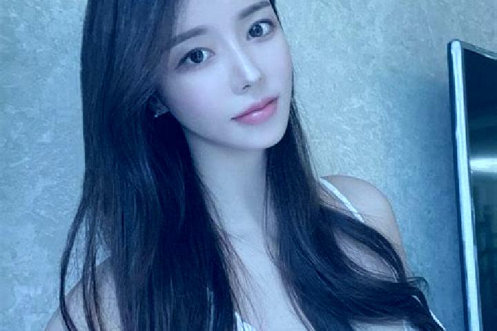 Nora, 27 — Escort in Tianhekou, China