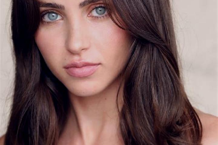 Nora, 28, a brunette dark-eyed mediterranean companion based in Oesain. Offering Overnight, Striptease, BDSM. Available for incall and outcall, day and eveni...