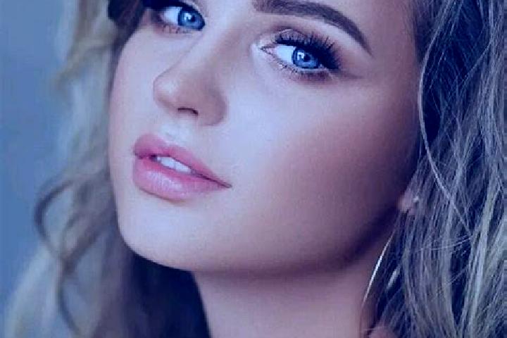 Nora, 28, a dark blonde blue-eyed mediterranean companion based in Valmeinier. Offering Prostate Massage, BDSM, Roleplay. Available for incall and outcall, d...