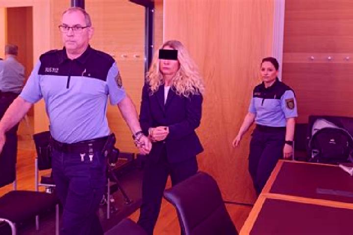 Nora, 28 — Escort in Klipphausen, Germany