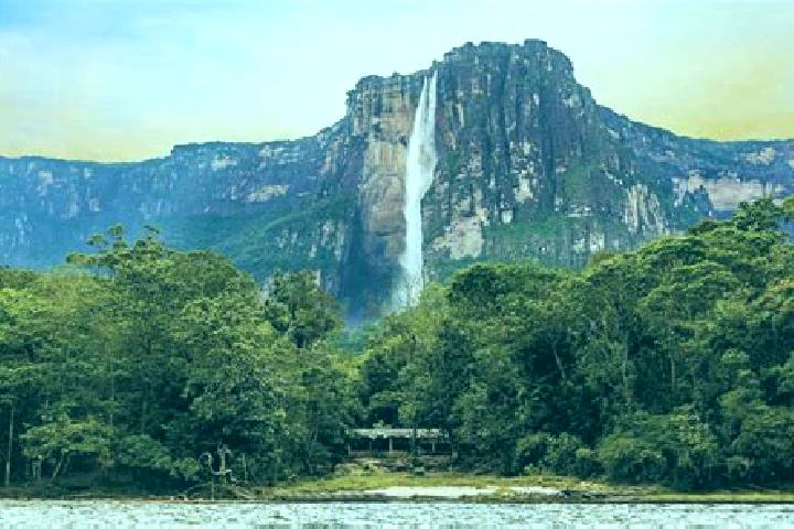 Nora, 28 — Escort in La Sabana, Venezuela