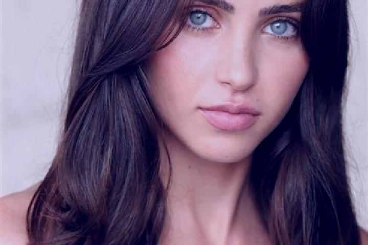 Nora, 29, a brunette blue-eyed european companion based in Bari. Offering 69, Overnight, Erotic Massage, Dinner Date. Available for incall and outcall, overn...