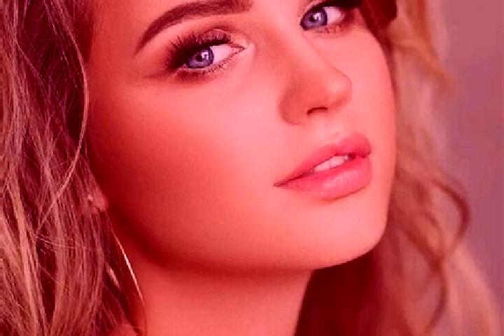 Nora, 29, a dark blonde blue-eyed ebony companion based in Kalahang. Offering Overnight, A-Level, Fetish. Available for incall and outcall, day and evening d...