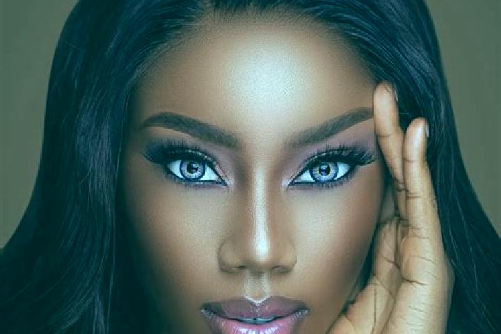 Nora, 29, a red blue-eyed ebony companion based in Ruemlang / Huebacher. Offering A-Level, Overnight, Erotic Massage, Tantra, Domination. Available for incal...