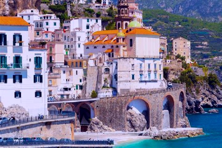 Nora, 29 — Escort in Massa, Italy