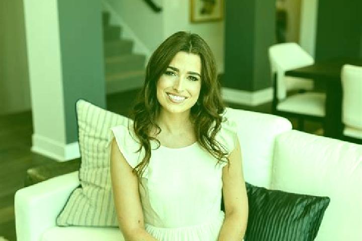 Nora, 30 — Escort in Mahtomedi, United States
