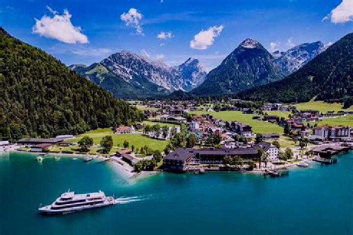 Nora, 30 — Escort in Pertisau, Austria
