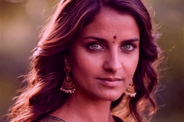 Nora, 31, a chestnut green-eyed indian companion based in Bagnara Calabra. Offering Dinner Date, Overnight, Party Girl. Available for incall and outcall, ove...