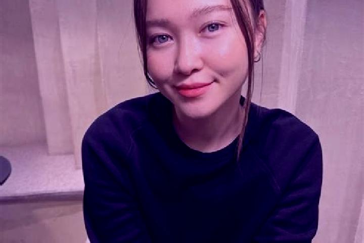 Nora, 31, a dark blonde blue-eyed asian companion based in Langenorla. Offering Erotic Massage, CIM. Available for incall and outcall, overnight bookings ava...