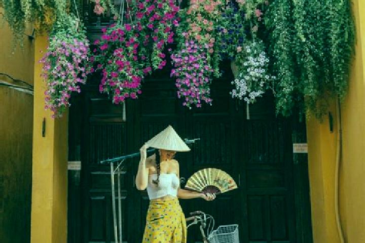 Nora, 32 — Escort in Cau Go, Vietnam