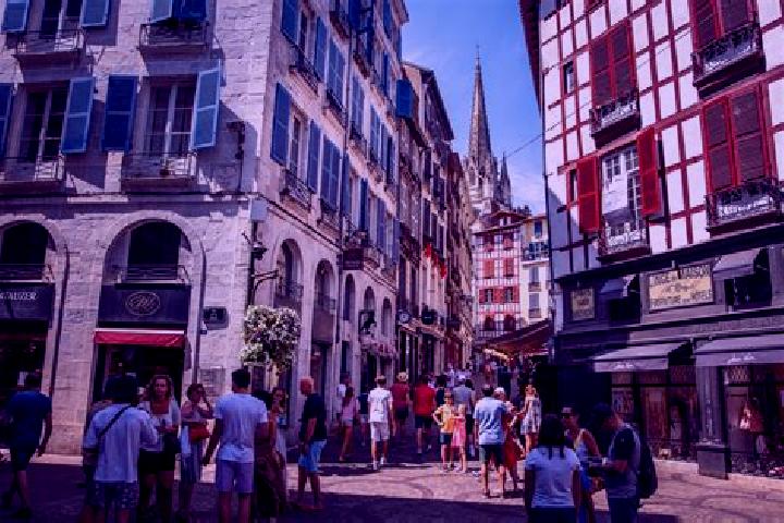 Nora, 33 — Escort in Bayonne, France