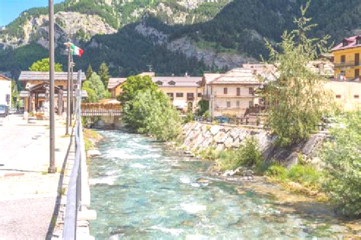 Nora, 33 — Escort in Cesana Brianza, Italy