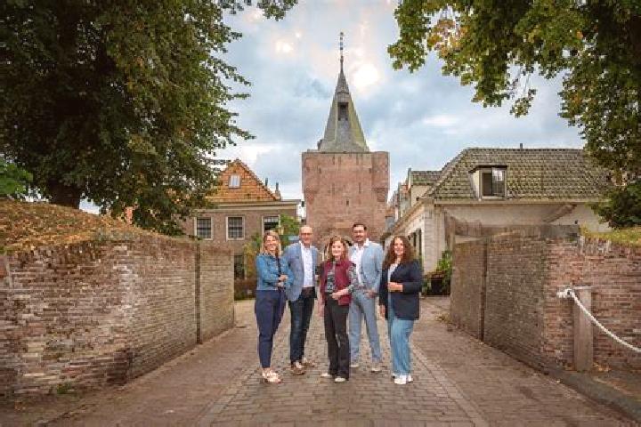 Nora, 33 — Escort in De Steeg, Netherlands