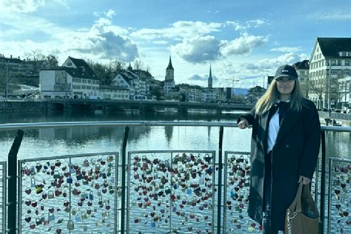 Nora, 33 — Escort in Effretikon, Switzerland