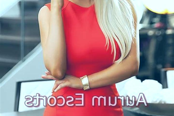 Nora, 34, a blonde amber-eyed caribbean companion based in Busingen. Offering 69, Roleplay, Party Girl. Available for incall and outcall, day and evening dates.
